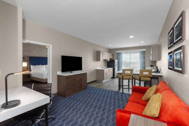 La Quinta Inn & Suites by Wyndham Houston Channelview 22