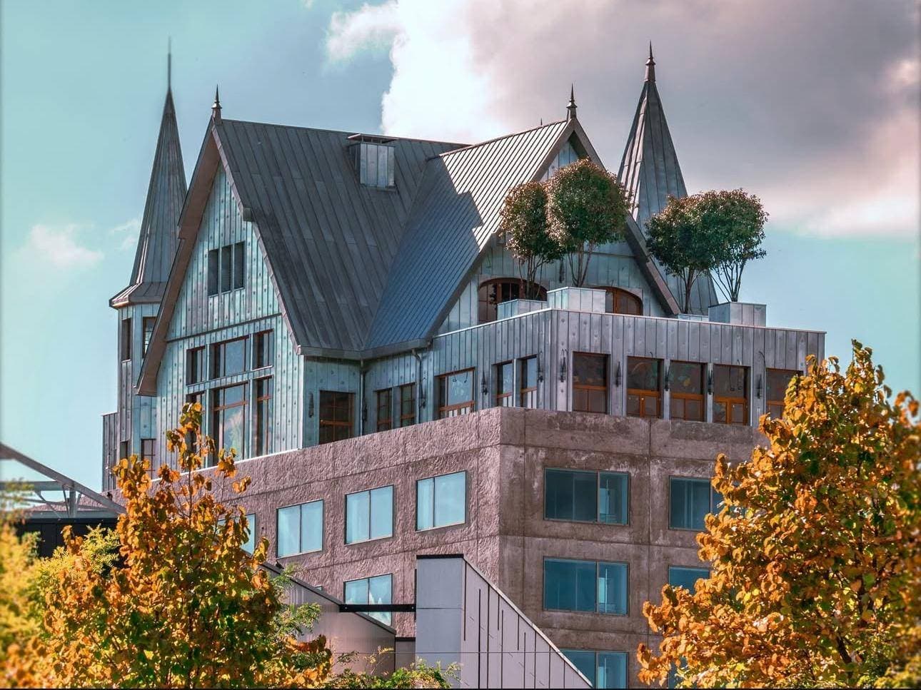 Maison Heler Metz, Curio Collection by Hilton 1