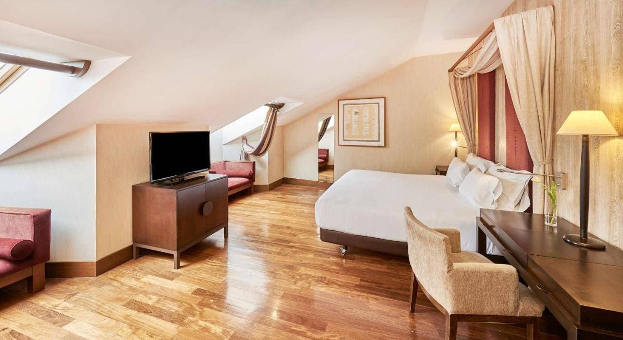 NH Collection Palacio de Burgos 18