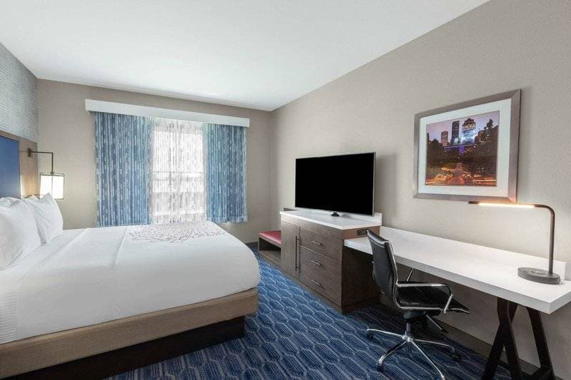 La Quinta Inn & Suites by Wyndham Houston Channelview 10
