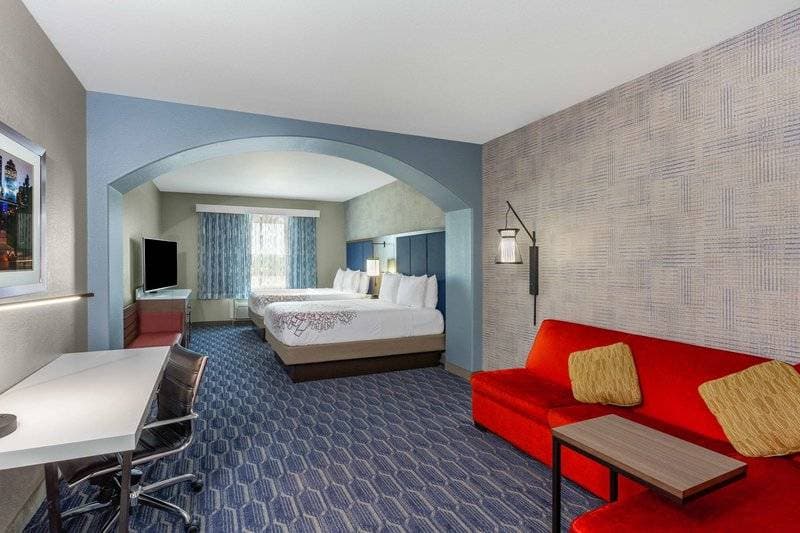 La Quinta Inn & Suites by Wyndham Houston Channelview 16