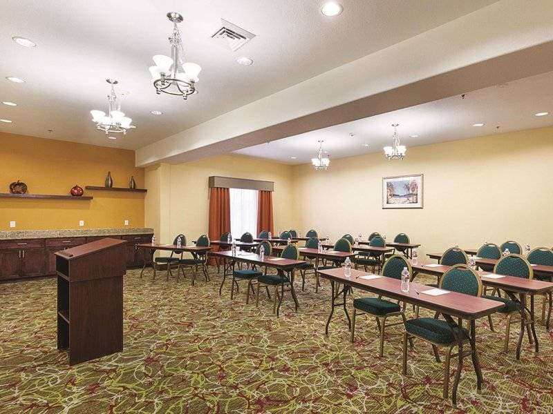 La Quinta Inn & Suites by Wyndham Houston Channelview 41