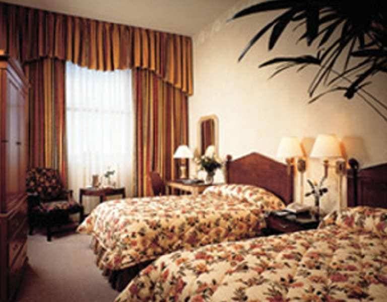 The Roosevelt New Orleans a Waldorf Astoria Hotel 1