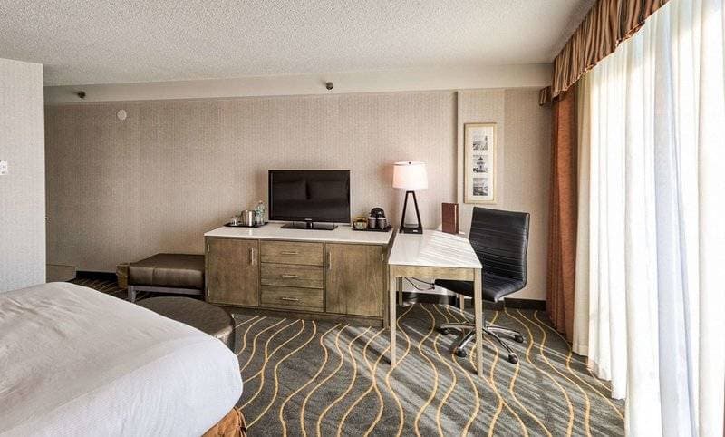 DoubleTree by Hilton Hotel 9