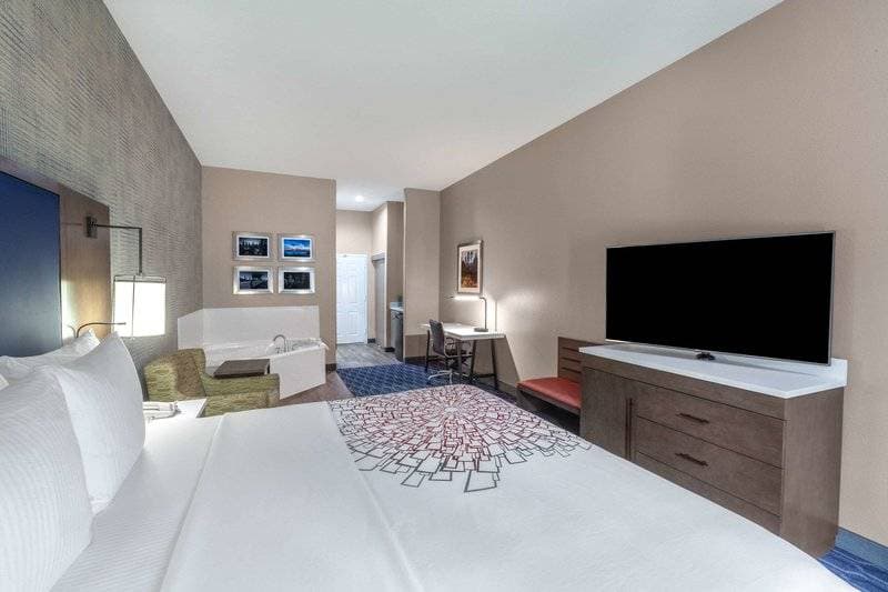 La Quinta Inn & Suites by Wyndham Houston Channelview 19