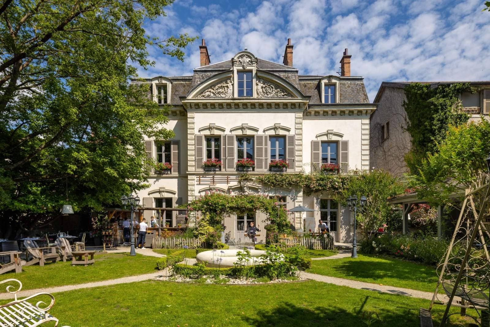 Maison Fantin Latour 1