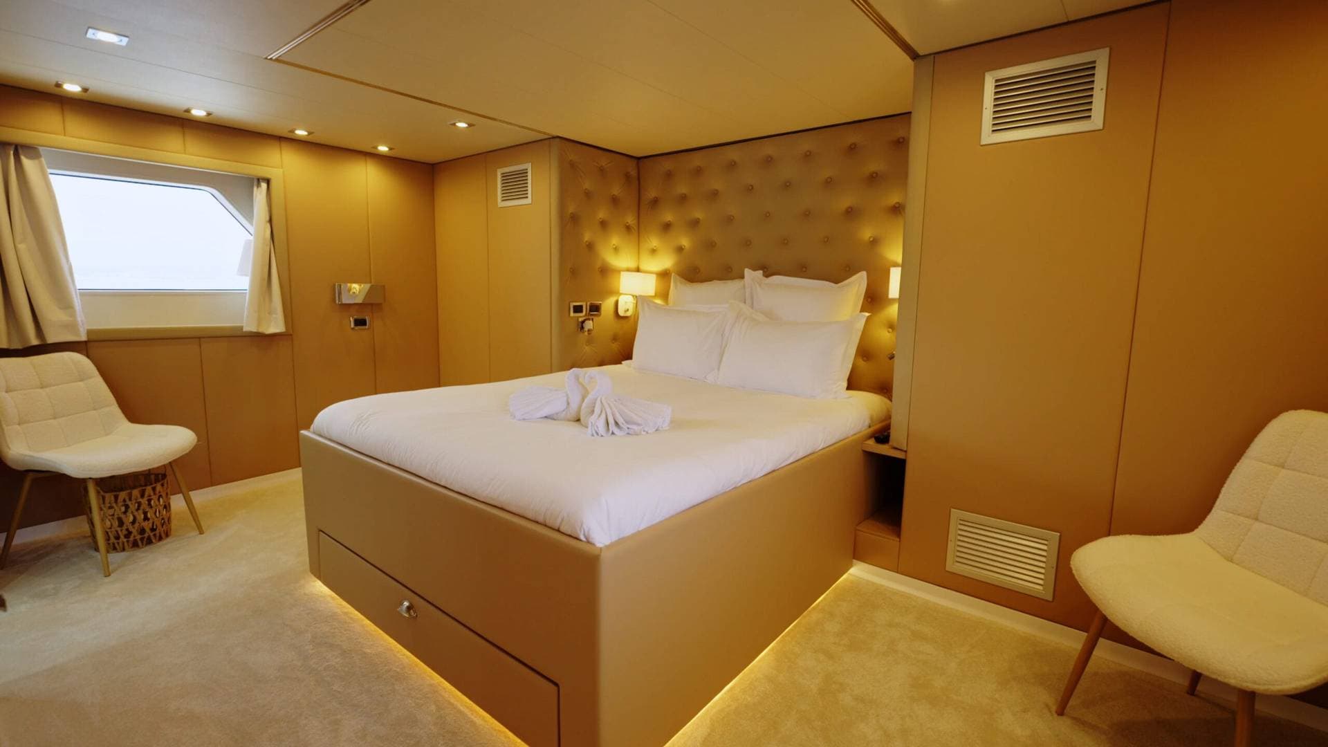 EVA Yacht for Charter 16