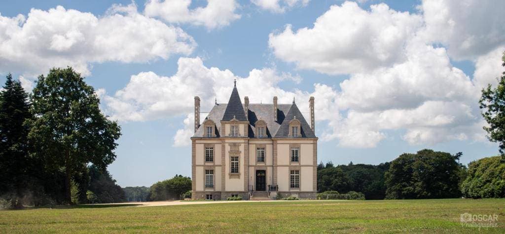 Le Château Les Garennes 1