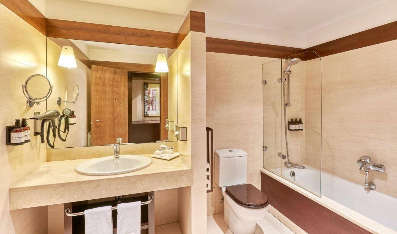 NH Collection Palacio de Burgos 23