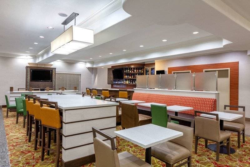 La Quinta Inn & Suites by Wyndham Houston Channelview 36