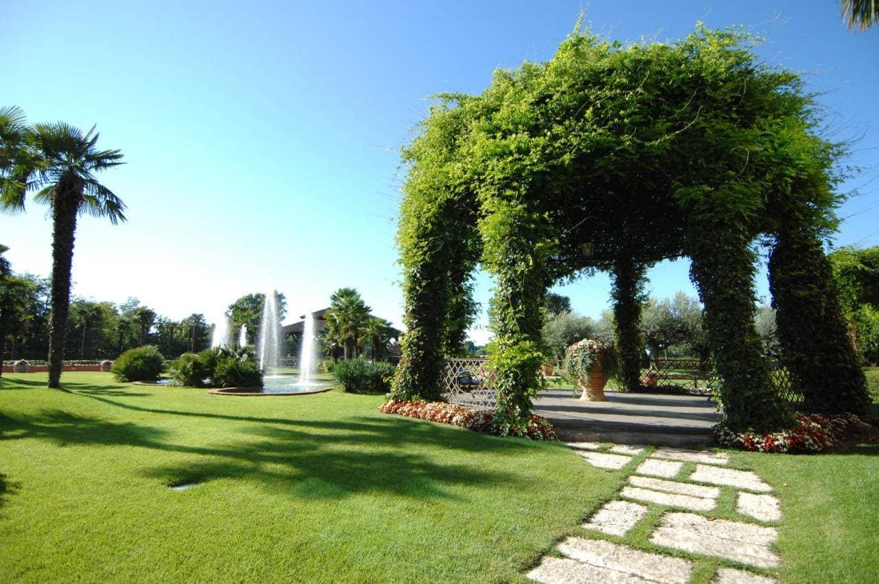 Royal Garden Hotel 1