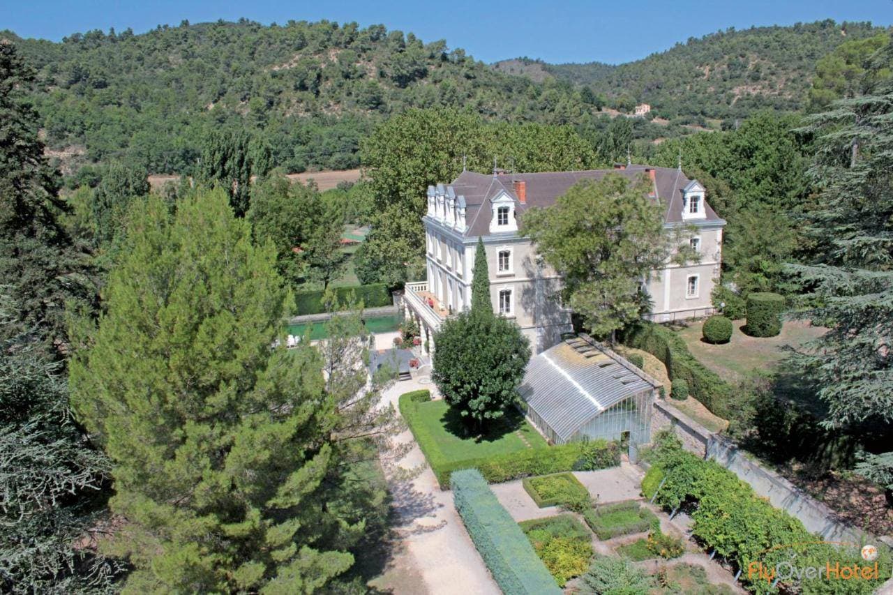 Le Domaine de Château Laval 1